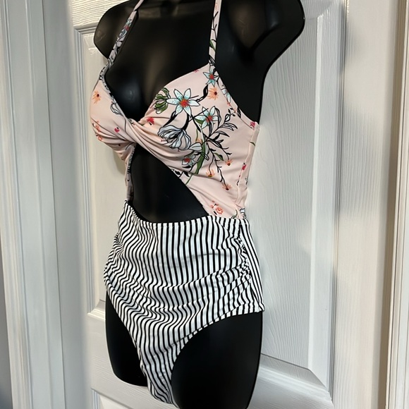 Cupshe one piece swim suit,size large, NWT. - Picture 2 of 9